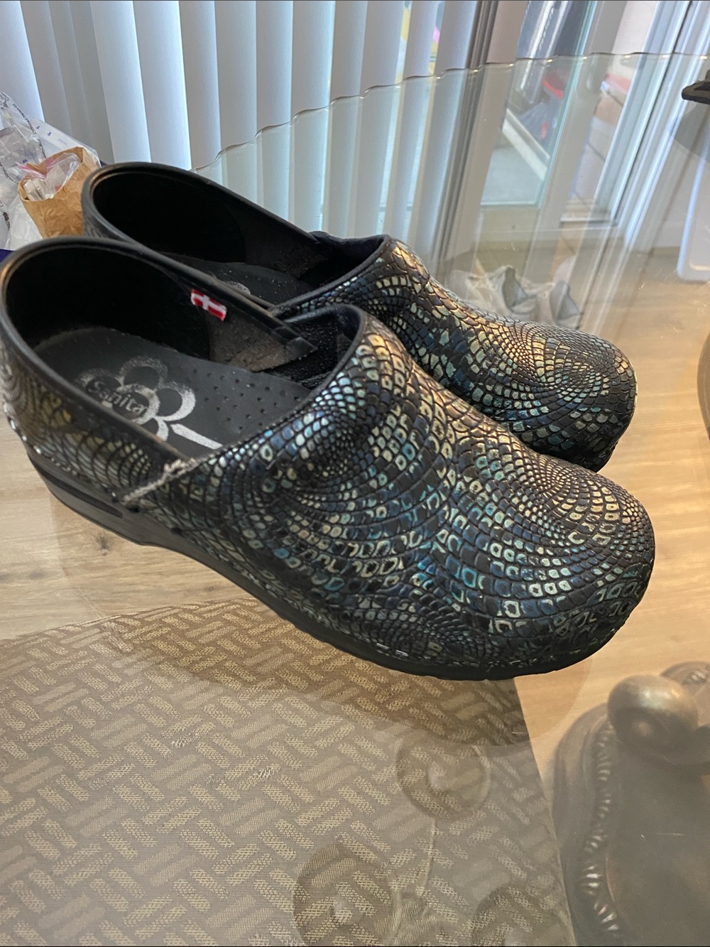 Blue Mosaic Pattern Clogs - Picture 4 of 7